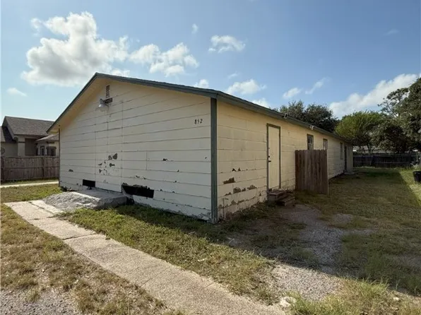 852 S Whitney St, Aransas Pass, TX 78336