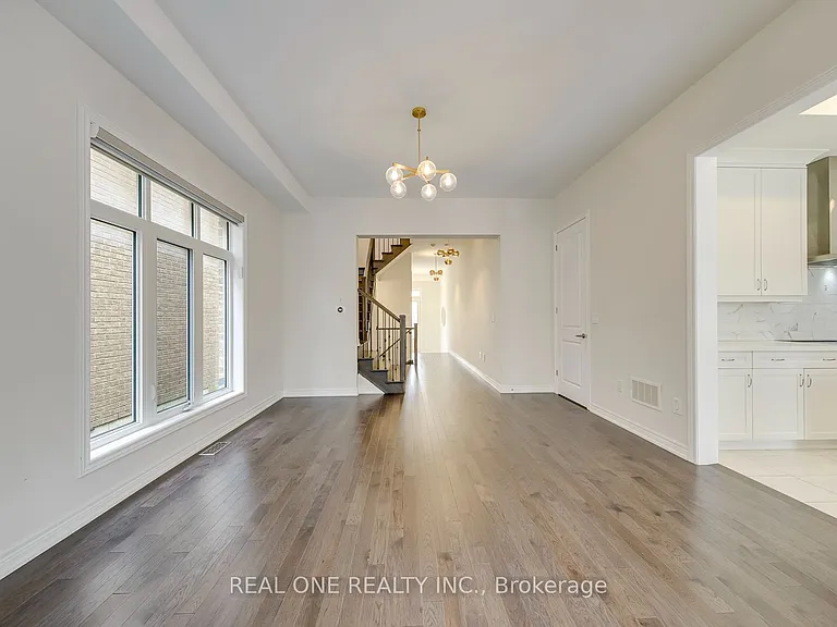 140 Zachary Cres — Photo 8