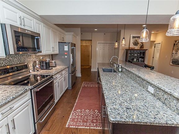 5th image of 3200 Franklin Blvd #112