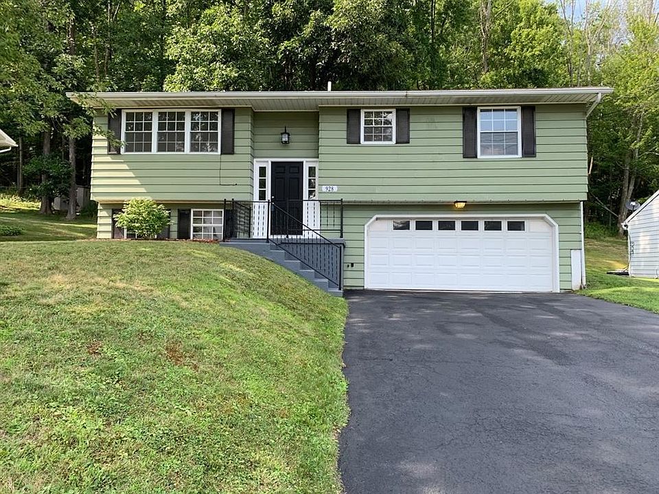1st image of 928 Sarah Ln