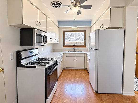 2nd image of 215 E 1st St #B