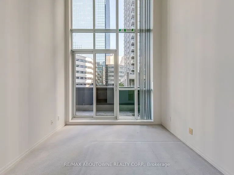 770 Bay St #202 — Photo 21