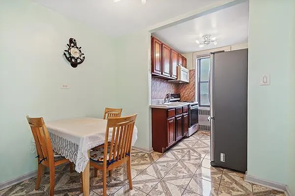 Sold by Avenue Sotheby's International Realty | media 19