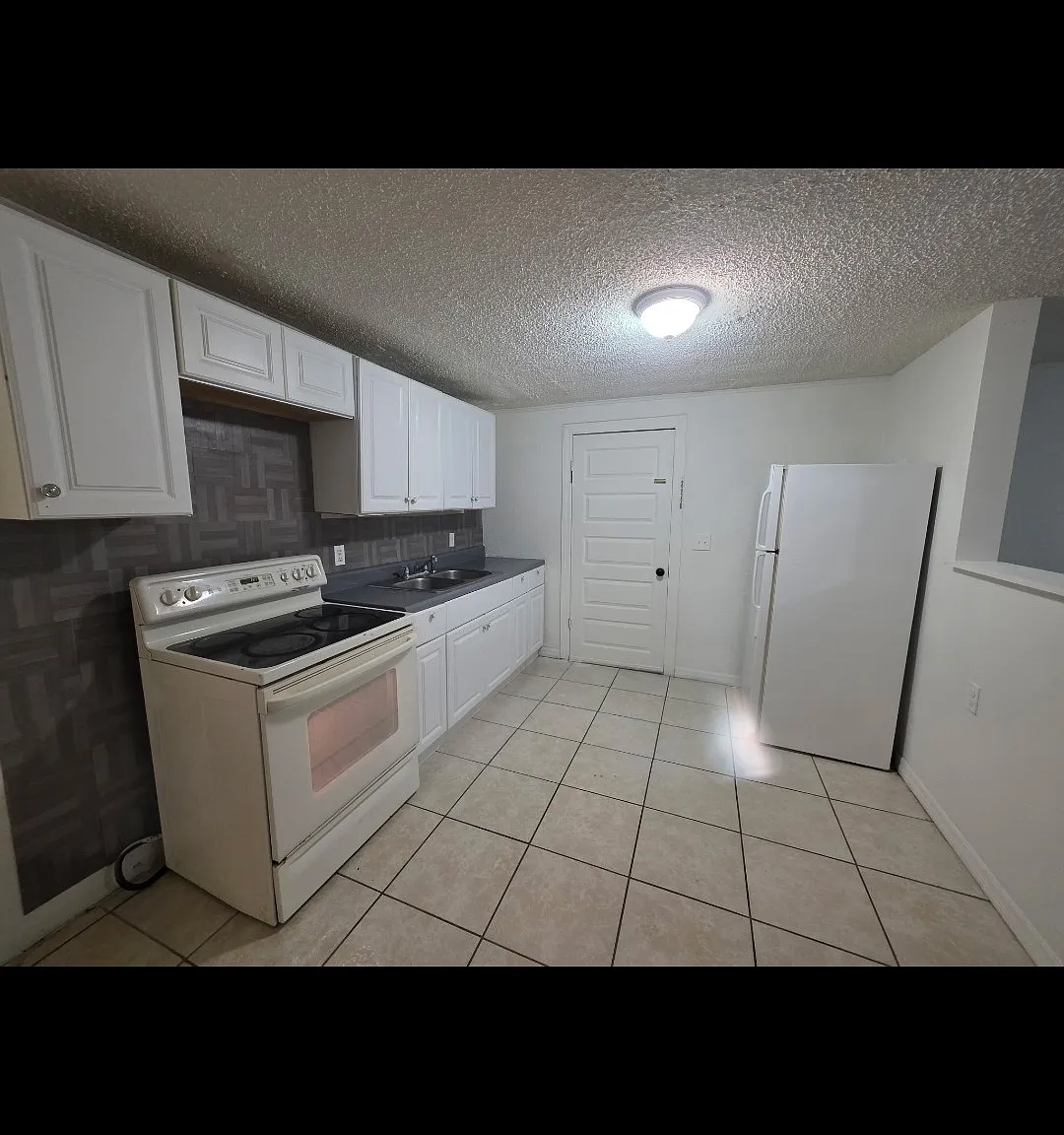 535 McDonald Ave — Photo 1