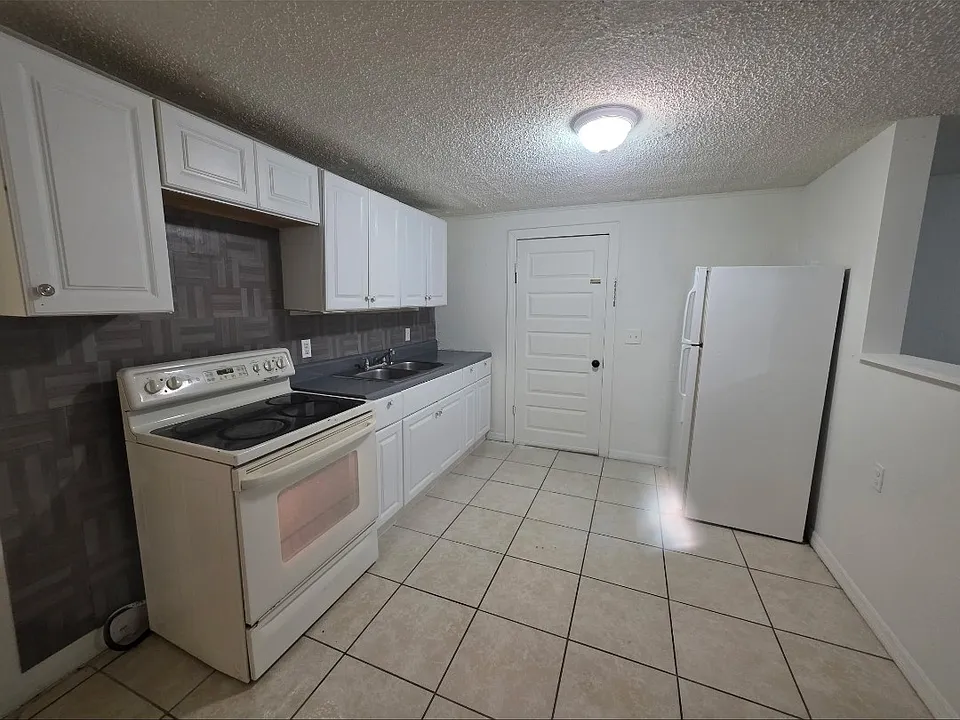 535 McDonald Ave #B