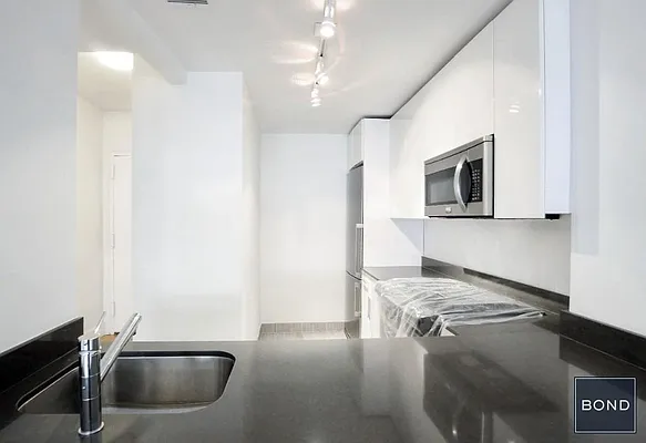 Rented by Bond New York | media 5