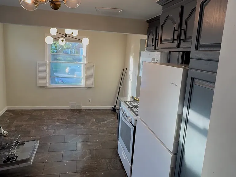 31 Addison Ave — Photo 9