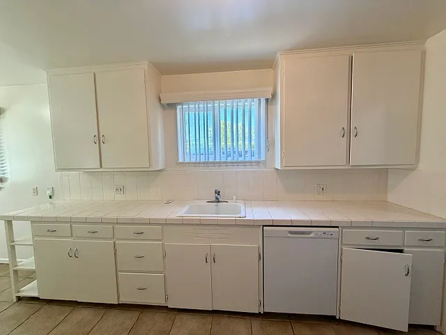 2040 Wellesley St #2040 — Photo 13