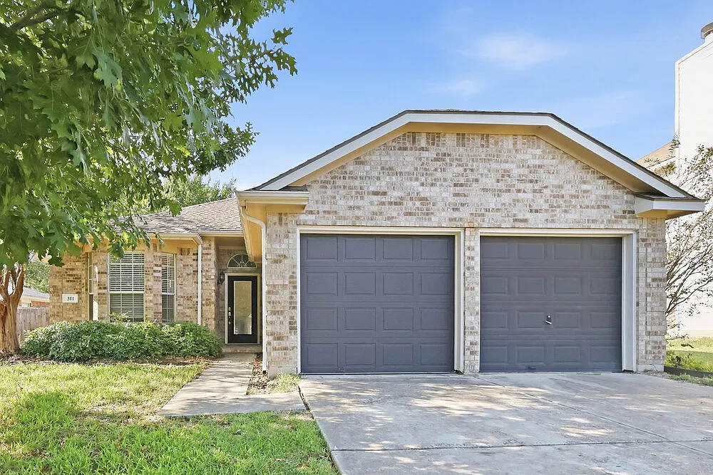 3 bed, 2.0 bath, 1706 sqft, $1,885 — Photo 1