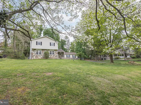 71 Oak Dr, Doylestown, PA 18901