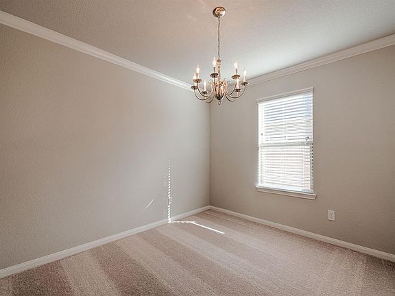 5th image of 801 Willow Ave