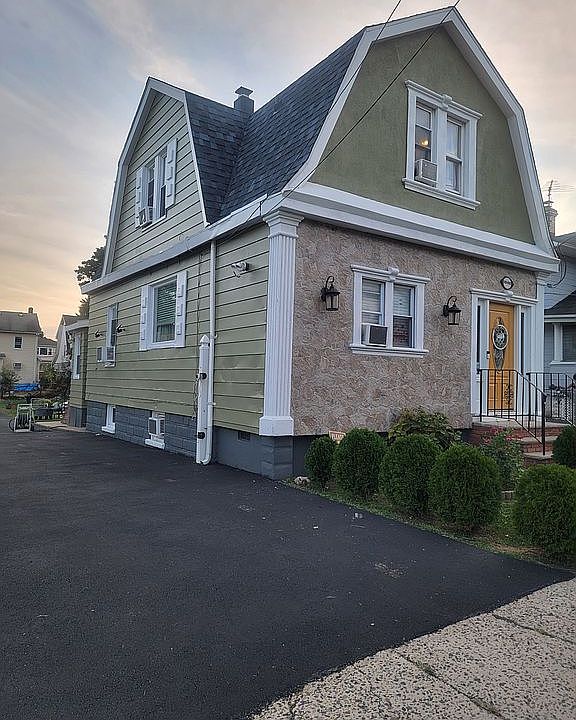 1st image of 934 Chancellor Ave