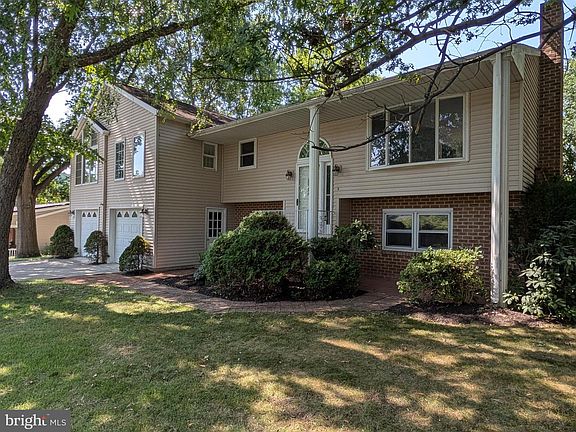 2nd image of 413 Jennifer Dr