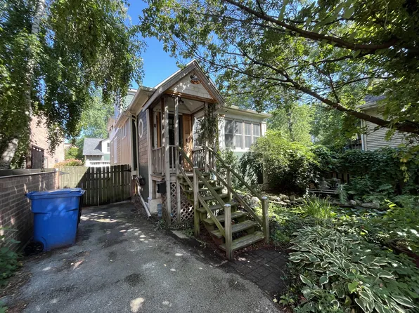 6957 N Hamilton Ave, Chicago, IL 60645