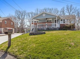 281 Longleaf Dr, Coraopolis, PA 15108