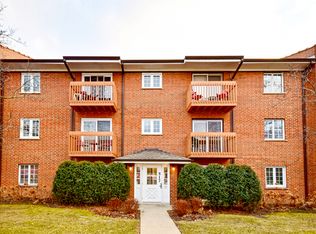517 W Central Rd APT 1B, Mount Prospect, IL 60056