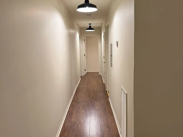 313 N Market St — Photo 11