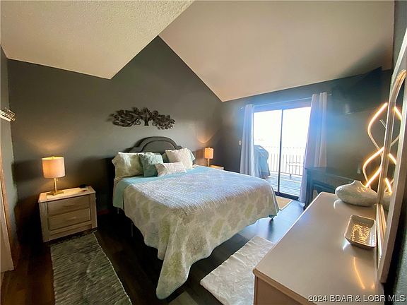 3rd image of 147 Woodcrest Dr #3A
