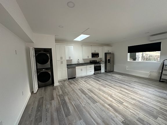 4th image of 11436 110th Ave NE #C