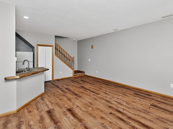 3rd image of 3921 NE Gardenia Ln