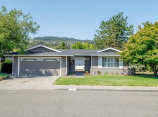 137 Valley Lakes Dr, Santa Rosa, CA 95409