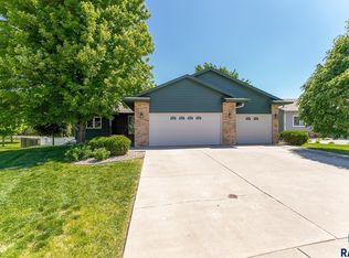 308 Prairie Cir, Harrisburg, SD 57032