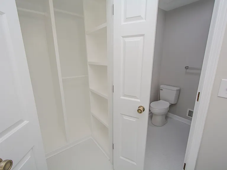 11802 Robindale Rd — Photo 34