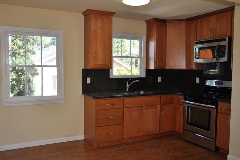 1st image of 728 Brewster Ave