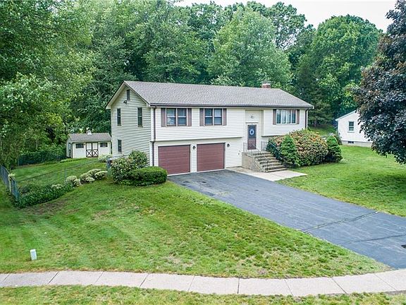 2nd image of 40 Lindsay Ln