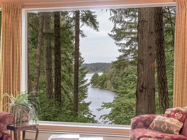 3293 McGuire Way, Nanaimo, BC V9G 1C4