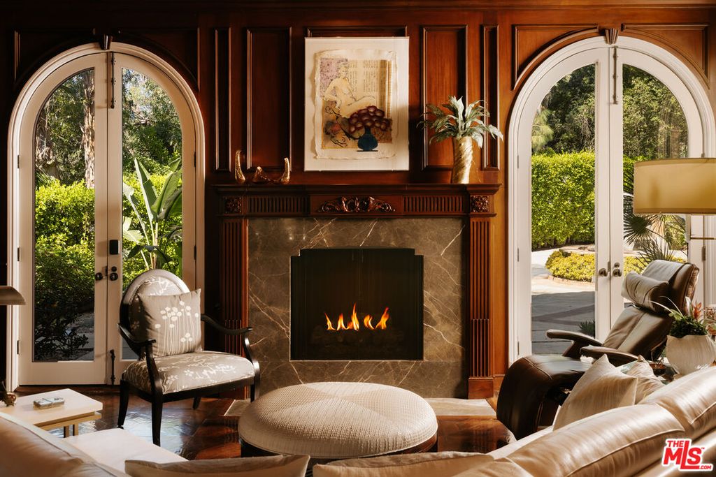 Apartment in Beverly Hills, Sherman Oaks - More