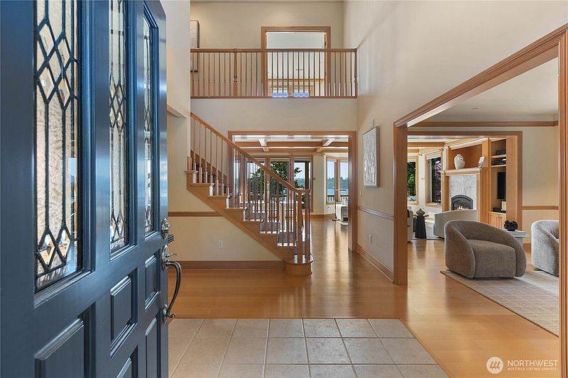 5th image of 12510 Holmes Point Drive NE