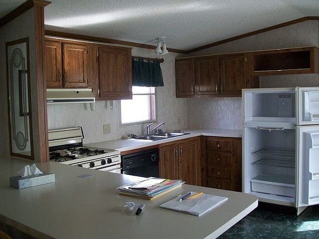 2nd image of 412 N 15th Pl