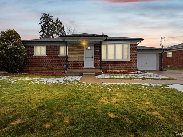 20336 Cedar St, Saint Clair Shores, MI 48081