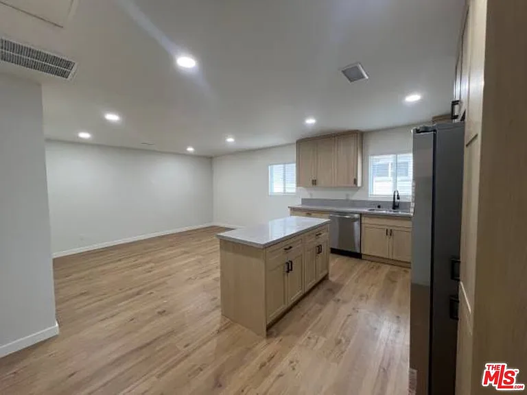 4852 Topanga Canyon Blvd — Photo 5