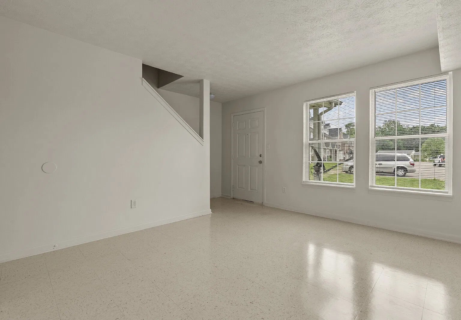 2 bed, 1.5 bath, 1020 sqft, $1,490 — Photo 3