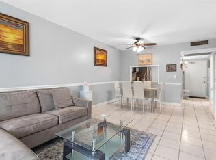 9330 Lagoon Pl APT 102, Davie, FL 33324