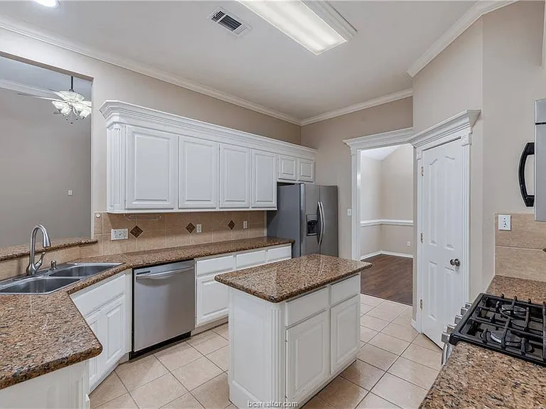 305 Stoney Hills Ct — Photo 13
