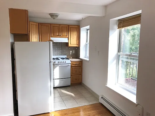 Rented by Laurence Levy-Lambert, LREB | media 2