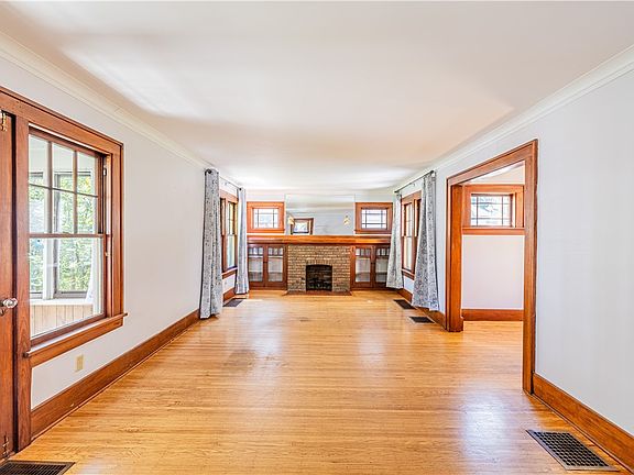 4th image of 35 Poppy St