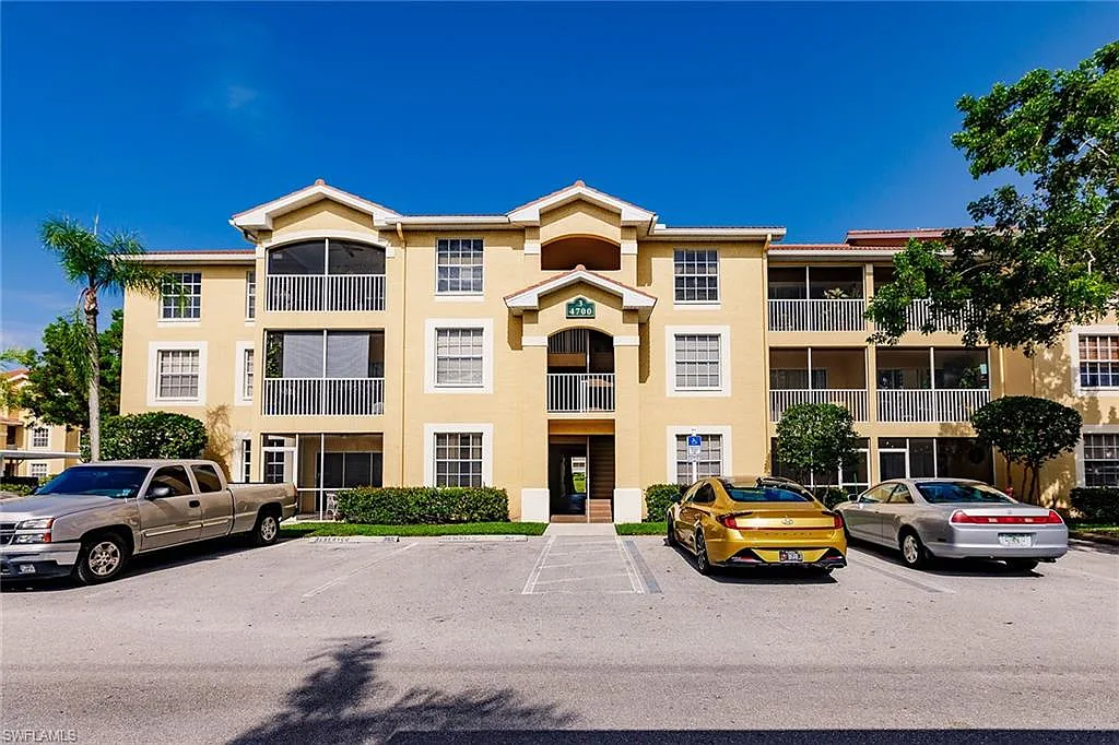 Building Photo - 4700 Saint Croix Ln #318