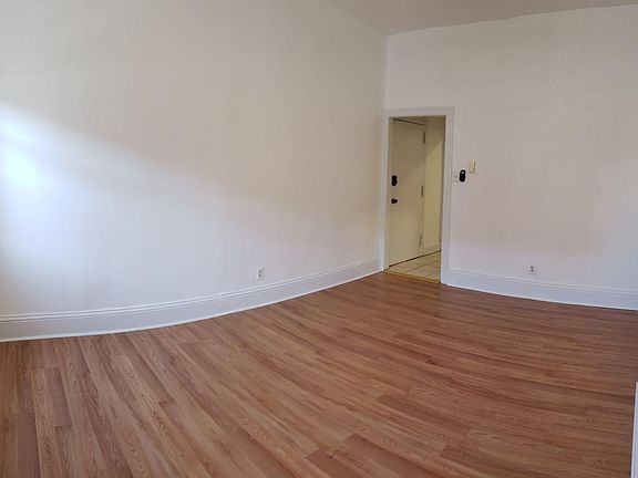 4th image of 2341 E York St APT 1