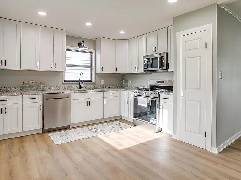 428 Live Oak Ln — Photo 4