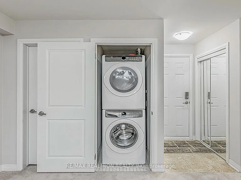 213 Downsview Park Blvd — Photo 25