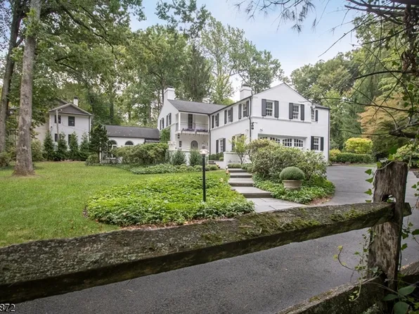 23 Countryside Dr, New Providence Boro, NJ 07901