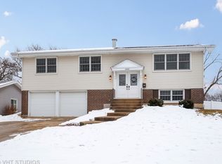 1805 Claremont Rd, Hoffman Estates, IL 60169