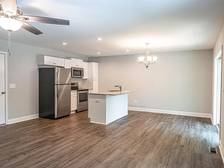 1040 W Indiana Ave — Photo 7