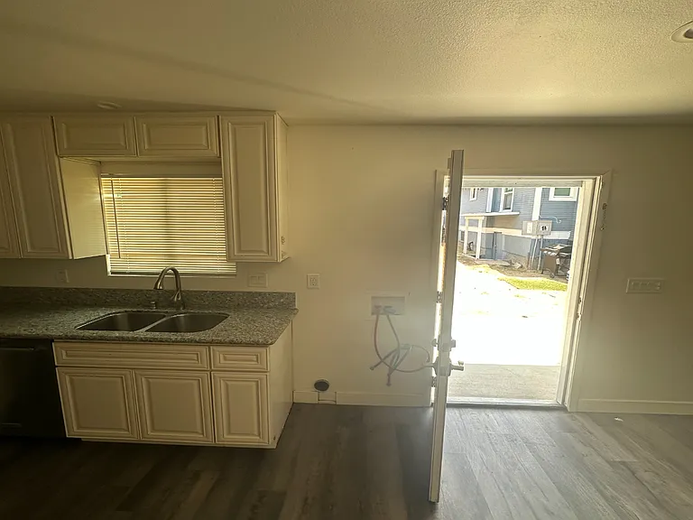 730 S 46th St — Photo 3