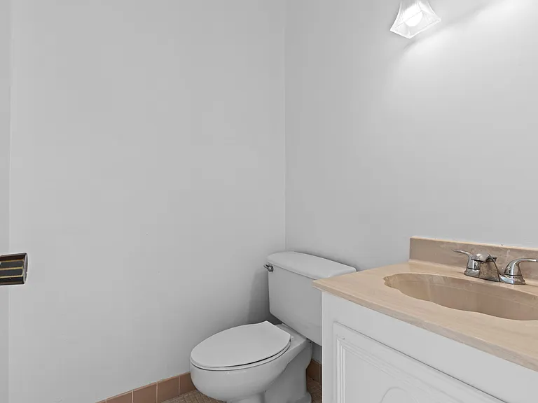 315 Cape Cod Cir #B — Photo 13