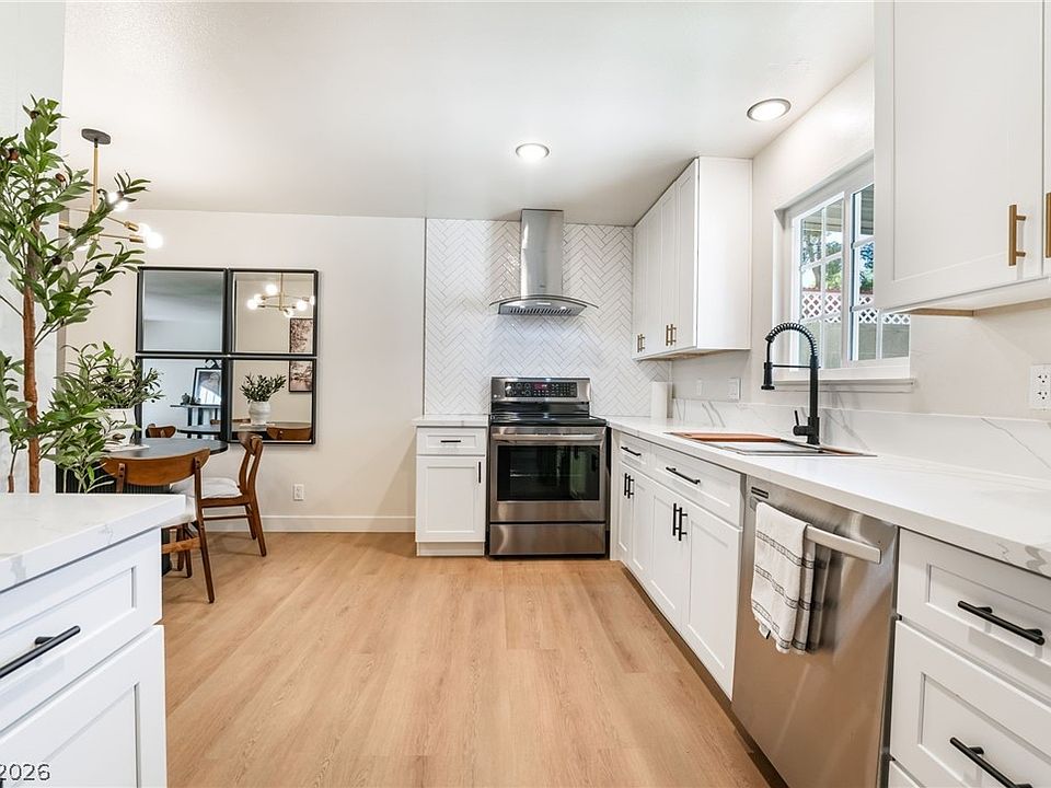 1st image of 421 Greenbriar Townhouse Way